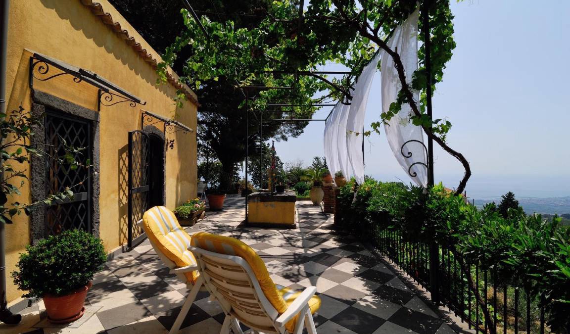 Mascali House | 130 m² House ∙ 2 bedrooms ∙ 6 guests