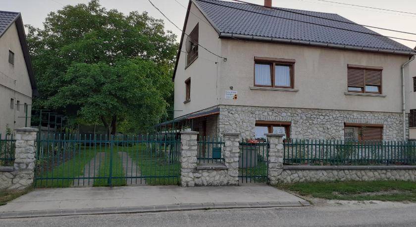 Bogacs House | 130 m² House ∙ 4 bedrooms ∙ 16 guests