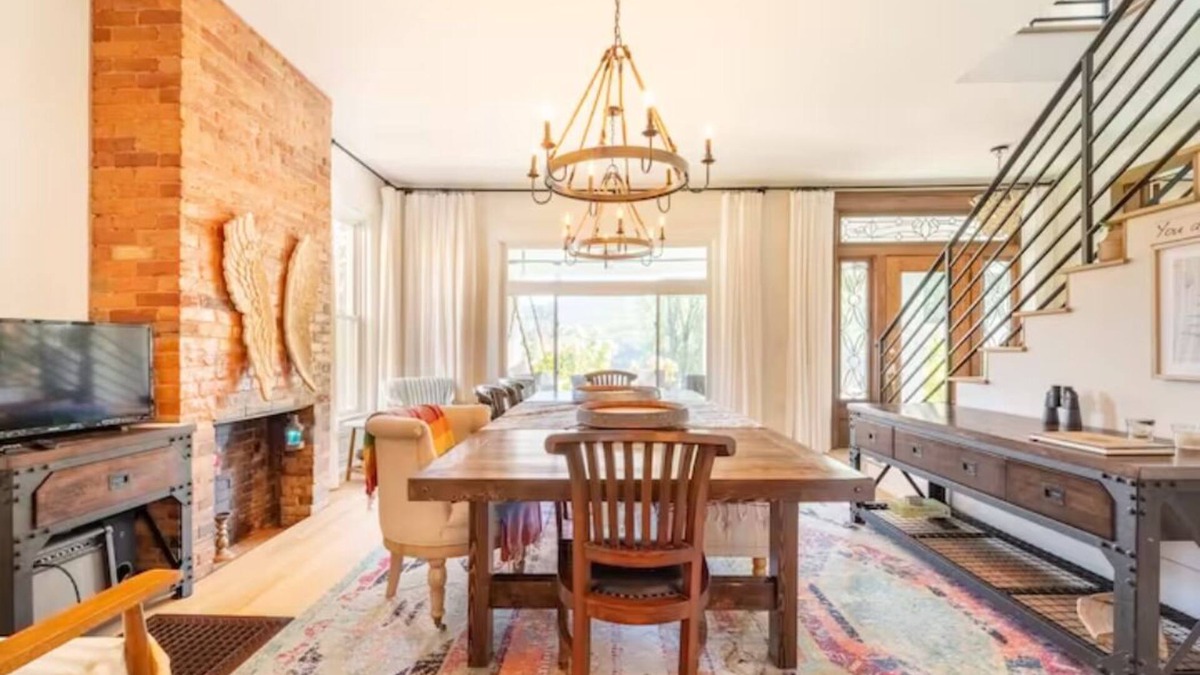 Colliers House | 130 Yr Old Whimsical Gem On 1.3 River Front Acres