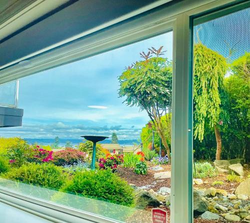 Federal Way House | 1300sf Retreat with Sound View, Garden & Privacy