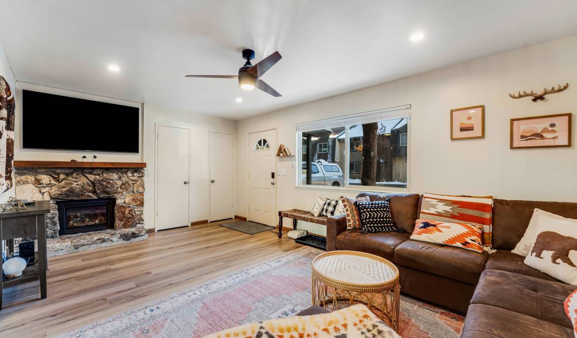 Lake Forest Condo | 131 m² Condo ∙ 3 bedrooms ∙ 8 guests