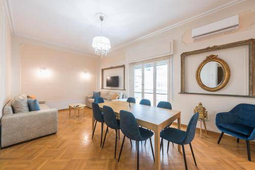 Ampelokipoi Apartment | 135 m² Apartment ∙ 4 bedrooms ∙ 18 guests