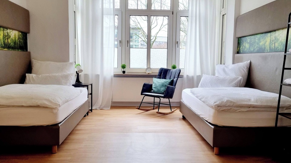 Luenen Apartment | 135m² Apartment I max. 8 guests I Central I Kitchen I Balcony I Parking I Wi-Fi