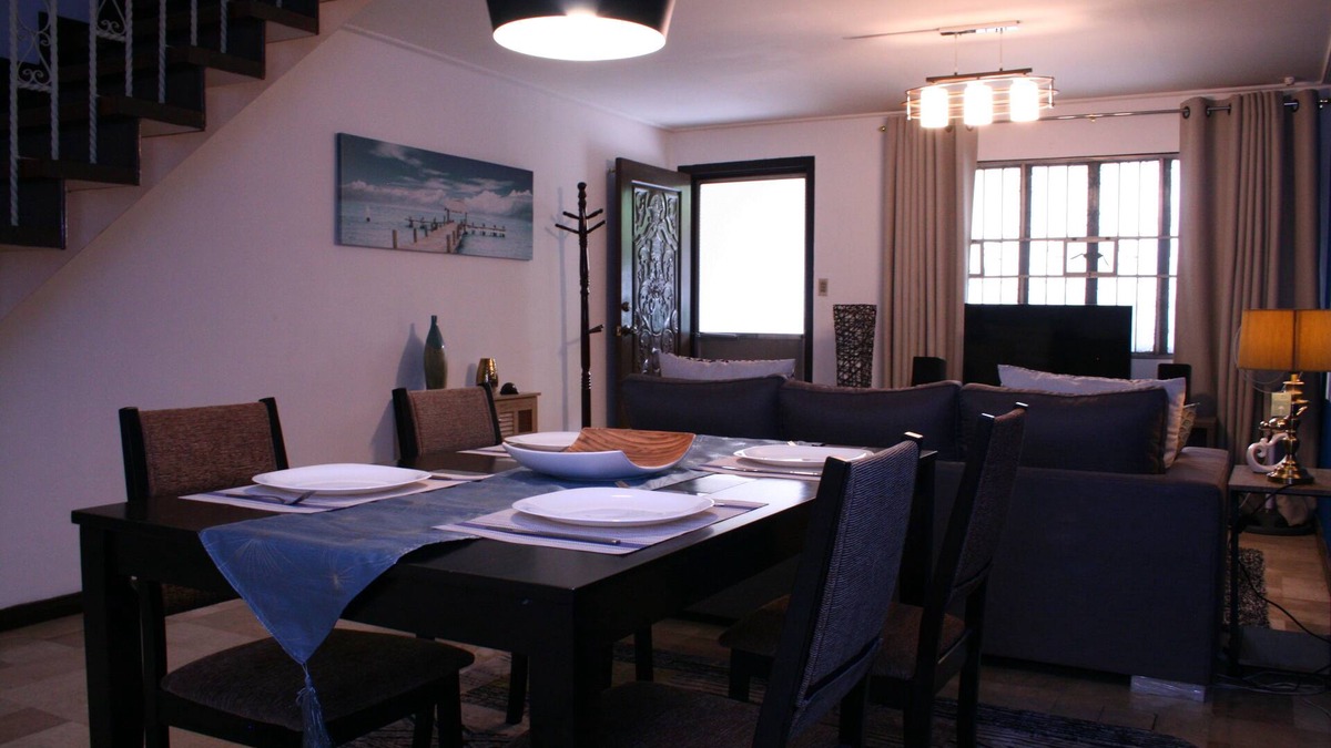 Paranaque House | 135m2 Townhouse near Airport with air conditioning, washing machine, parking
