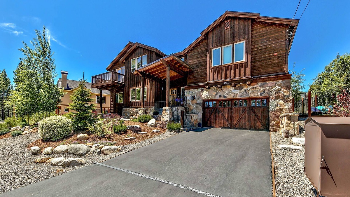 Mountain View Estates House | 1376MD MNT Contemporary come play in the mountains