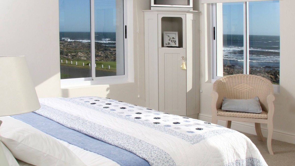 Sandbaai House | 138 Marine Beachfront Guesthouse