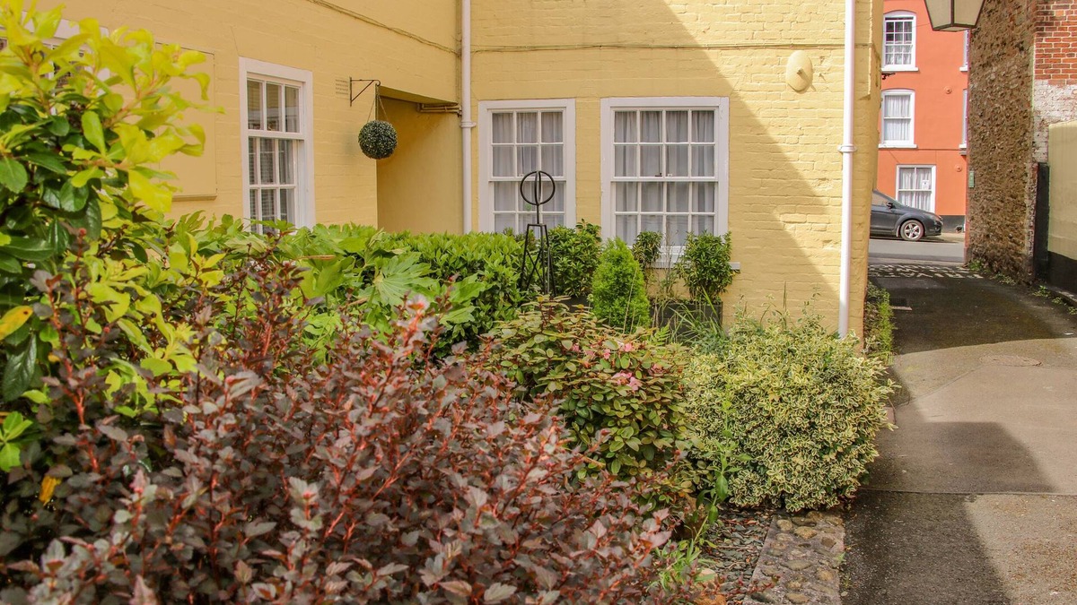 Ludwel Cottage | 138C OLD STAR & GARTER MEWS, romantic in Ludlow