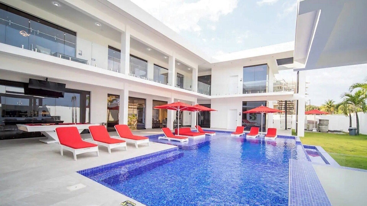 Montellano Villa | 13BR Villa: Ultra-Modern Design, Premium Billiard, private pool