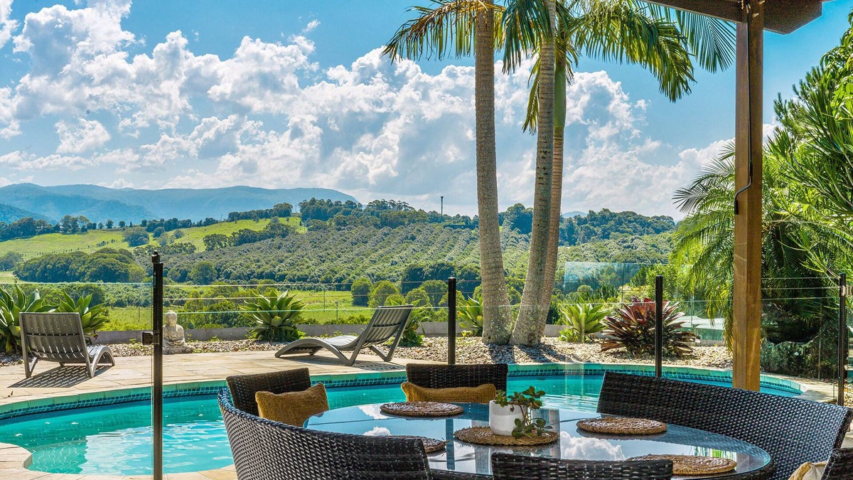 Myocum House | 13km's to Byron Bay town: Perfect family retreat with pool, sauna & sunset views