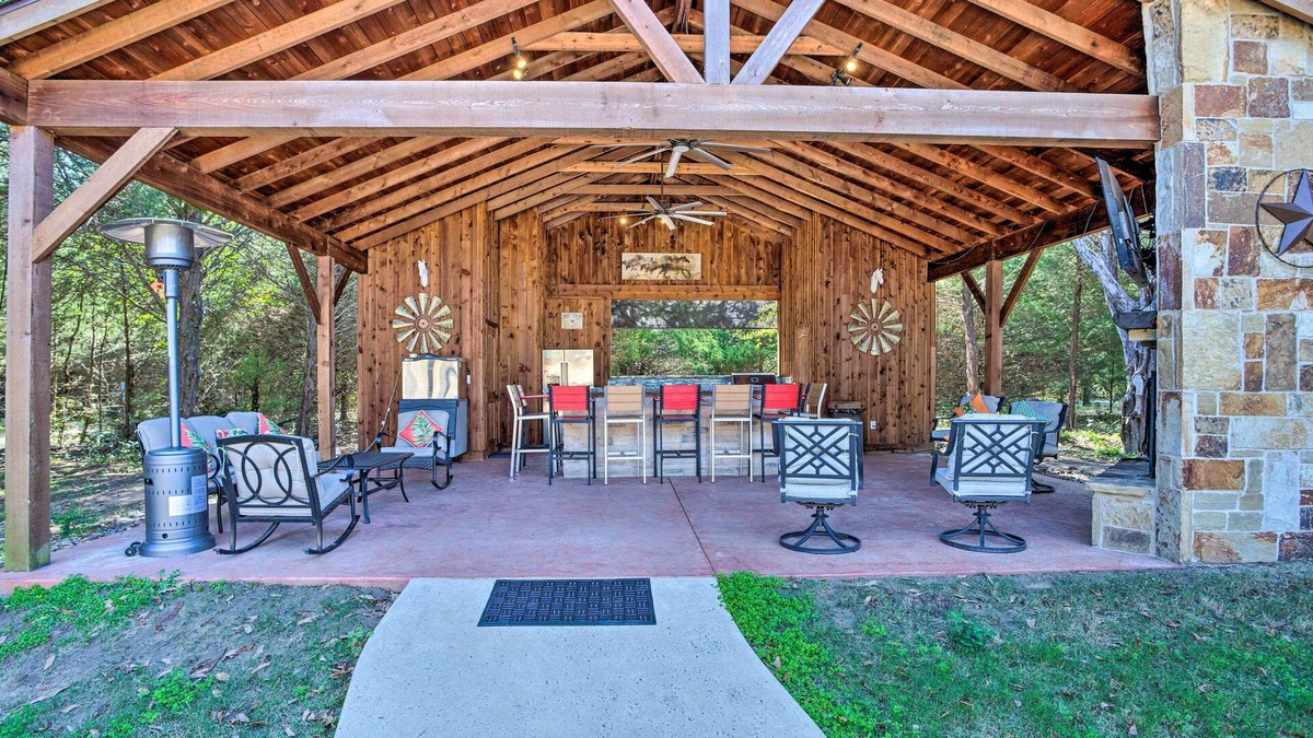 Elmo House | 14-Acre Terrell Ranch Escape w/Pool & Fire Pit!