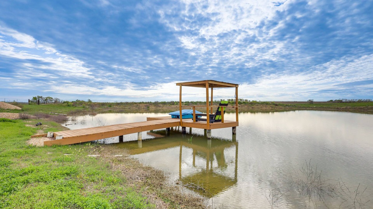 Bell County House | 14 Acres w/Pond Access: Farmhouse in Temple!