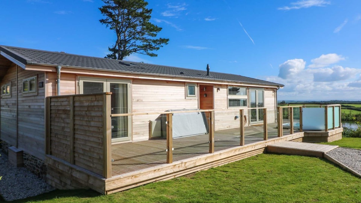 Dobwalls Cottage | 14 FARAWAY FIELDS, family friendly, with hot tub in Dobwalls