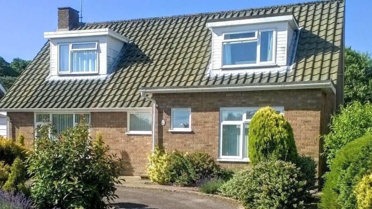 West Runton House | 14 Links Way - Only a stone’s throw away from the first tee at the Links Hotel Golf Course.
