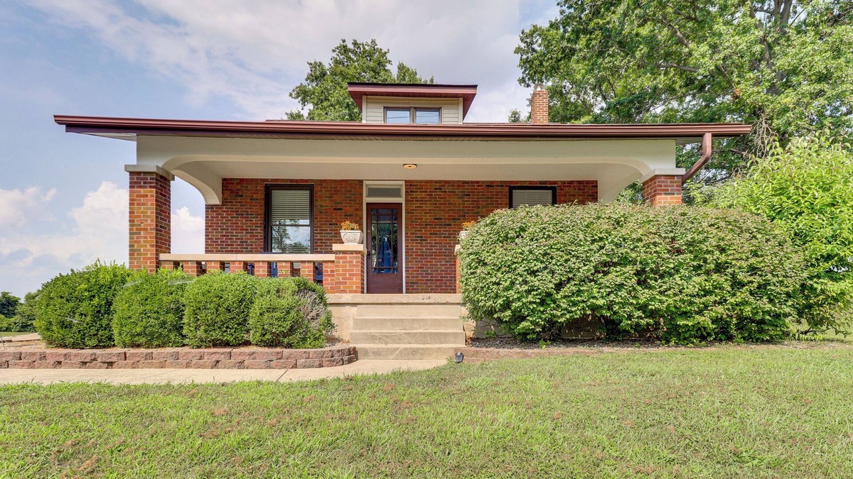 Columbia House | 14 Mi to St Louis: Dog-Friendly Columbia Home