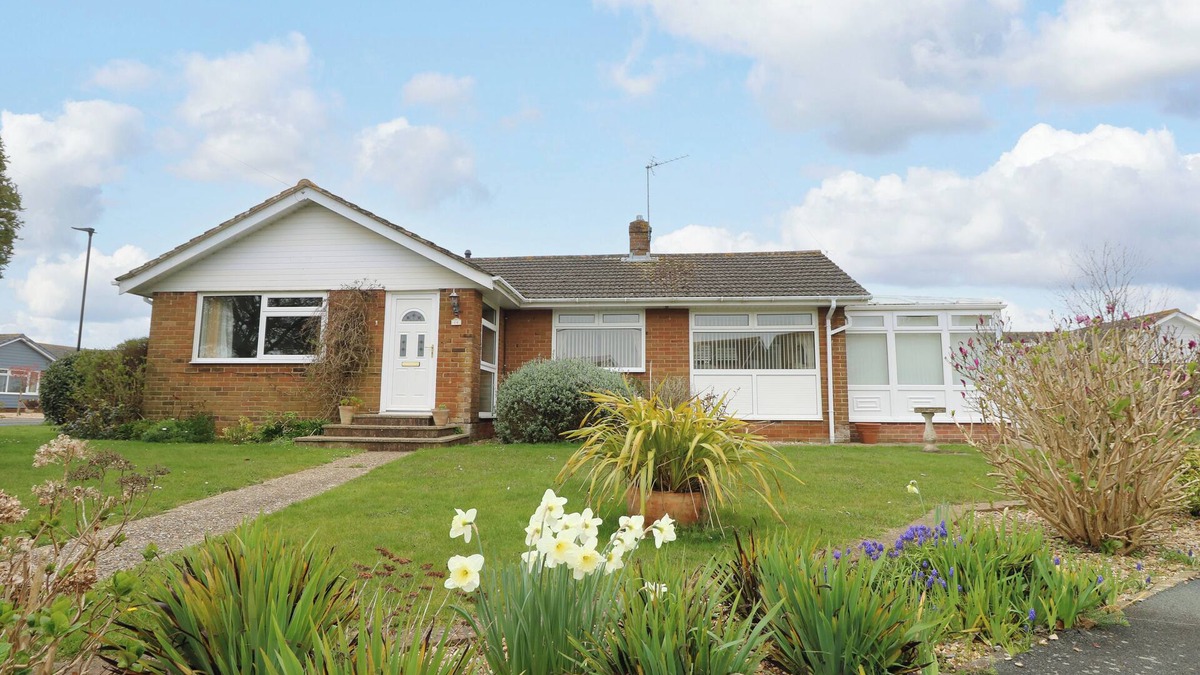 Nettlestone Cottage | 14 ORCHARD ROAD, pet friendly, country holiday cottage in Seaview