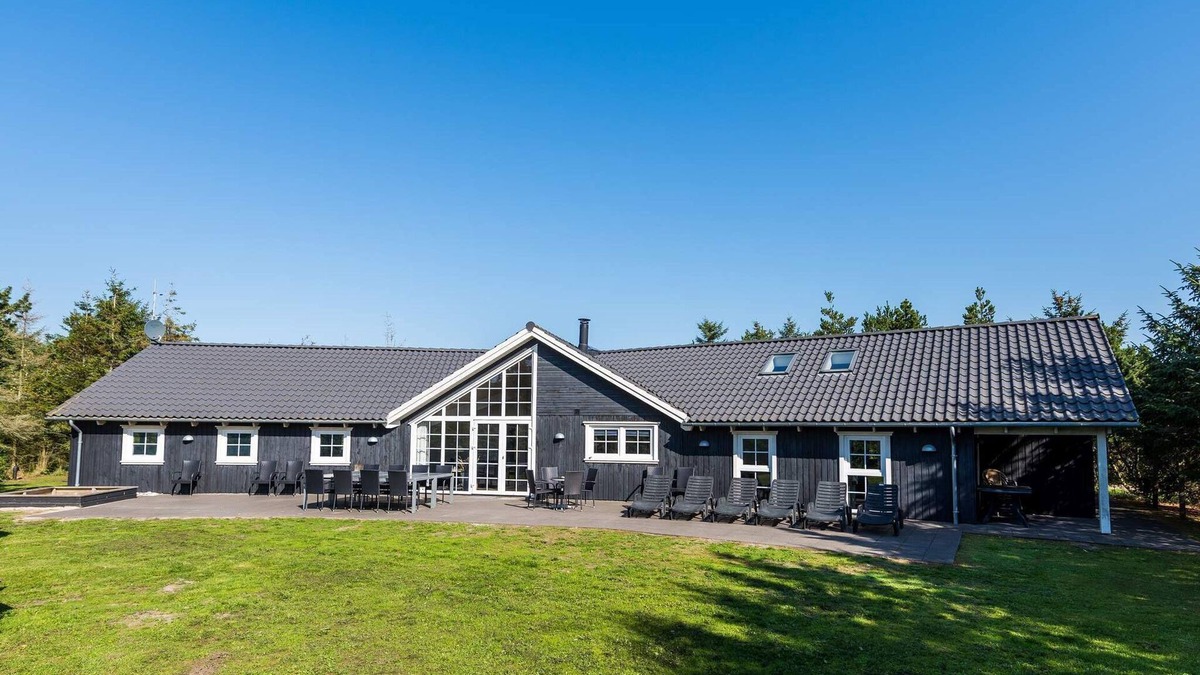 Blavand Strand House | 14 person holiday home in Blåvand