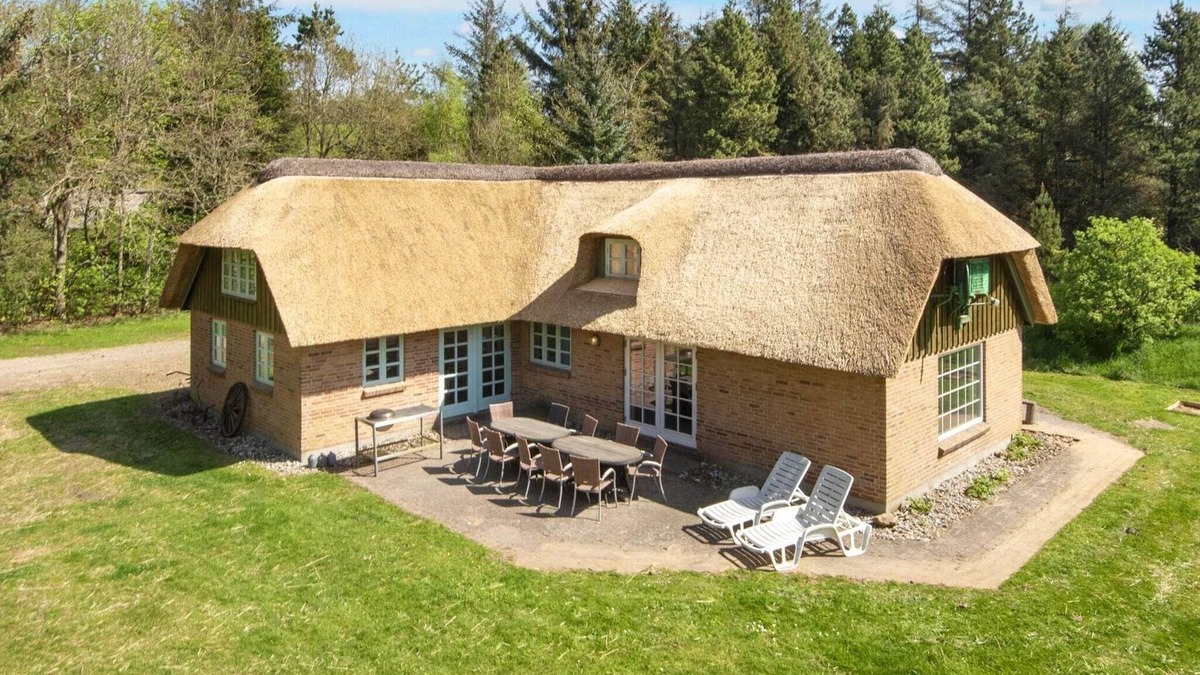 Husby House | 14 person holiday home in Ulfborg