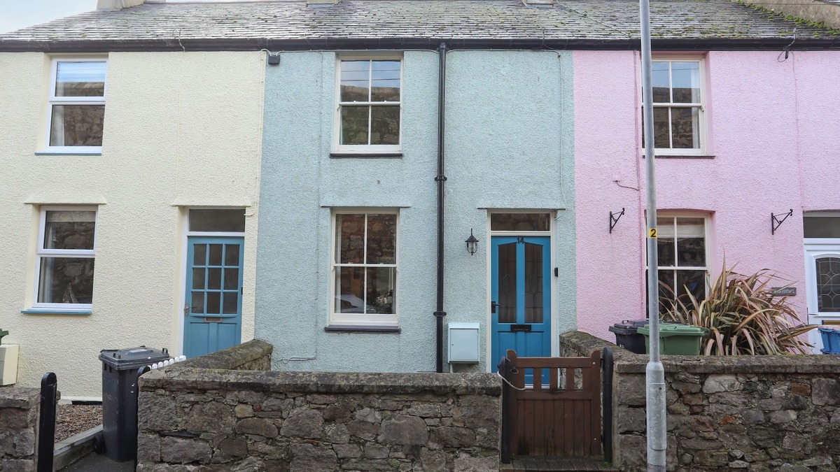 Beaumaris Cottage | 14 ROSE HILL, family friendly, with a garden in Beaumaris