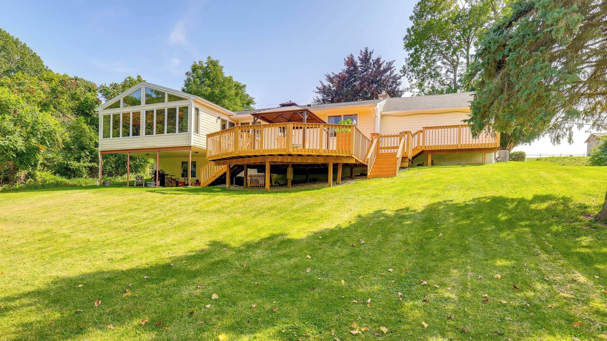 Ionia House | ‘1440 Getaway’ w/Yard & Deck ~ 16 Mi to Rochester