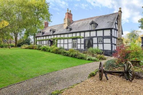 Downton on the Rock House | 14th Century Medieval Longhouse