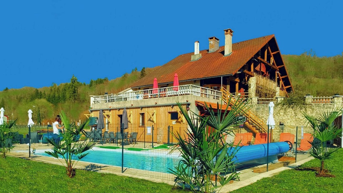 Thezillieu Cottage | 15 +12 people maximum Main gîte 15 pers/chalet dormitory 12 pers
