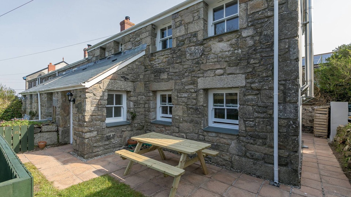 Pendeen Cottage | 15 BOSCASWELL DOWNS, pet friendly, with open fire in Pendeen