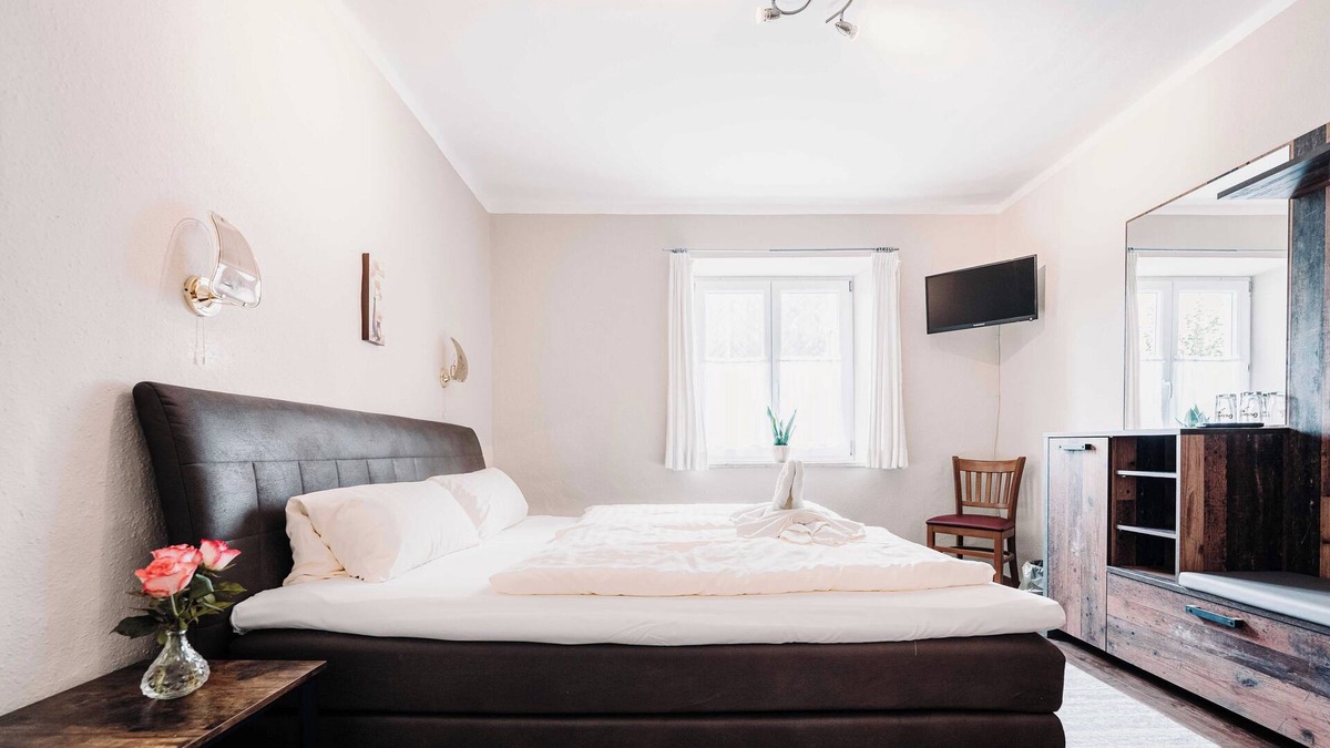 Laufen Apartment | 15 Gemütliches Doppelzimmer, TV, Du/wc, Nichtraucher