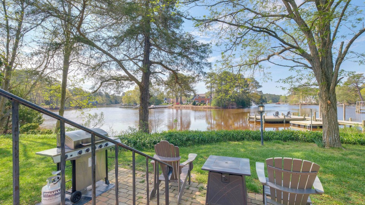 Mathews House | 15 Mi to Gloucester: Waterfront Mathews Home!