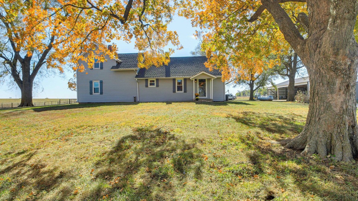Drexel House | 15 Mi to La Cygne Lake: Peaceful Ranch Home