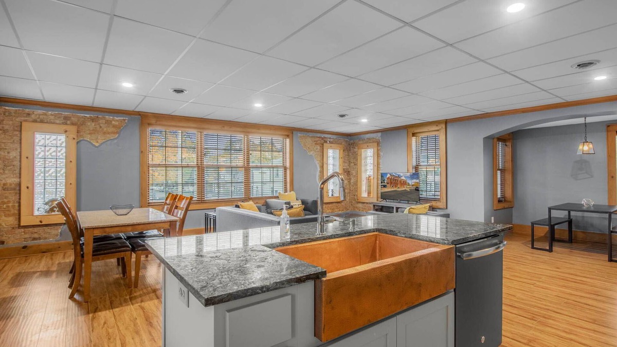 Mishawaka Apartment | 15 Min from Campus! Large 2BR Perfect for Groups!