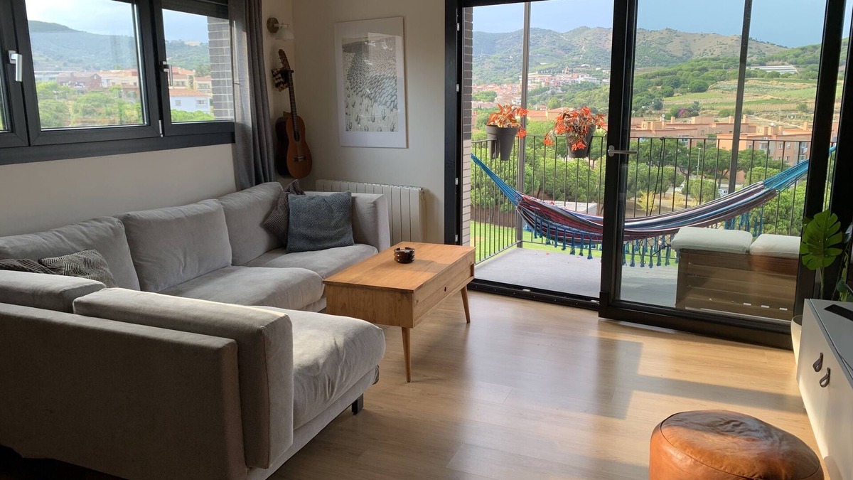 Montgat Apartment | 15 min to Barcelona, beautiful flat with pool and beach by foot