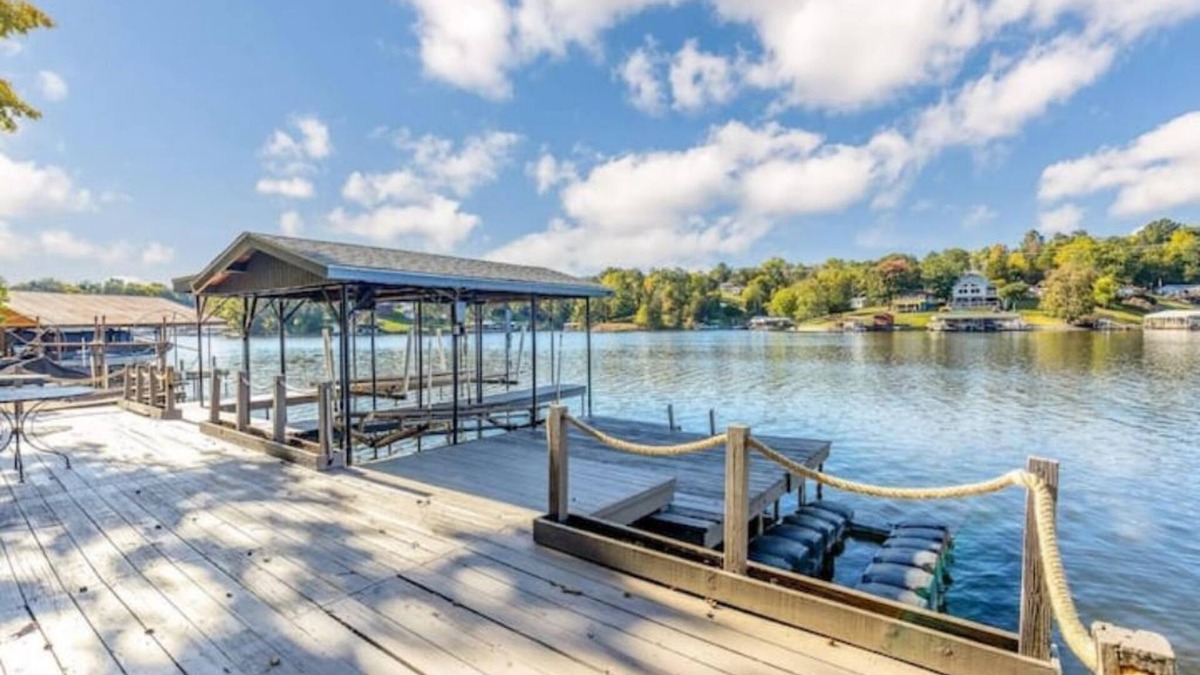 Williamstown Cottage | 15 mins from Ark Encounter! The Happy Lake Cottage