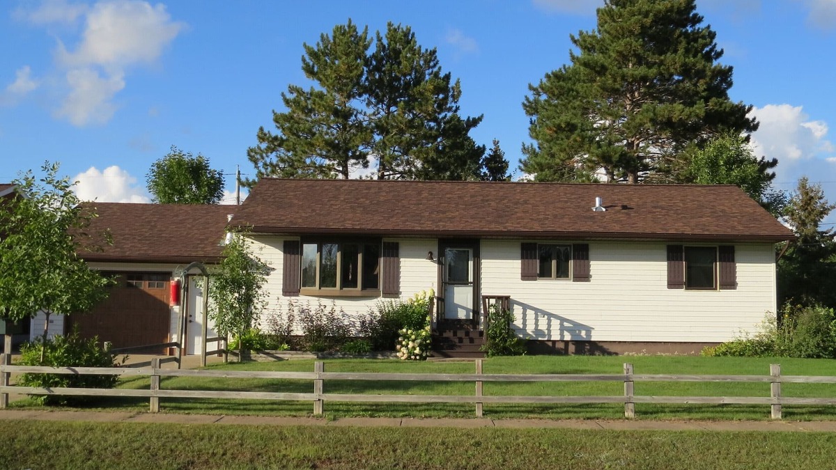 Babbitt House | 15 Mins to Ely MN & BWCA Babbitt MN