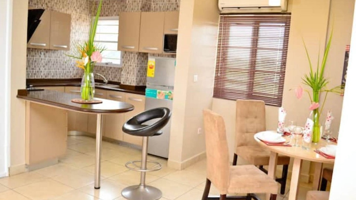 Kokomlemle Apartment | 15 Minutes from Kwame Nkrumah Memorial Park 2BDR apartment/2.5 Bathrooms