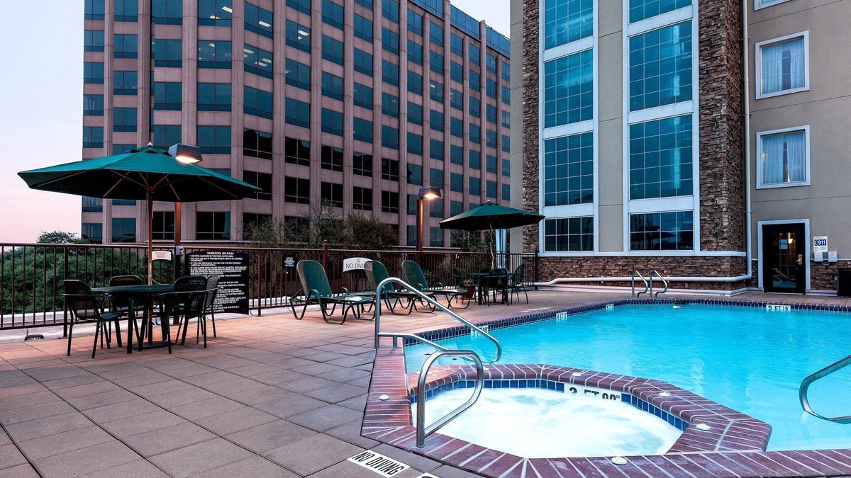 Shearer Hills - Ridgeview Apartment | 15 Minutes from the Riverwalk! | Free Breakfast + Outdoor Pool and Hot Tub