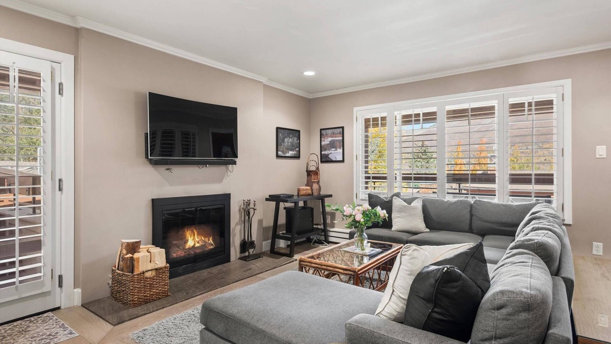 Aspen Condo | 15% Off for Fall Savings! Stay 3 Nights Now thru Nov 19