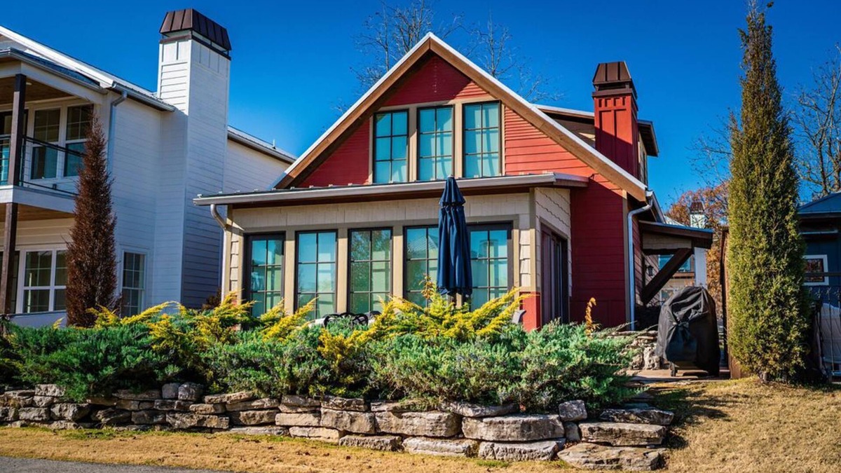 Vinita House | 15% off gorgeous cottage, hot tub, pool, fishing ponds, streams, waterfalls!