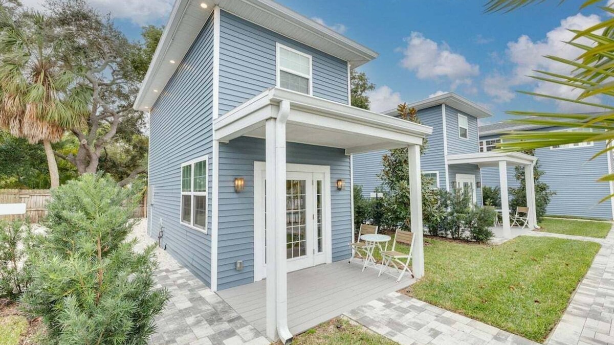 Downtown Dunedin House | 15% OFF THROUGH OCTOBER | Tiny Home w/Pool in Heart of Downtown Dunedin