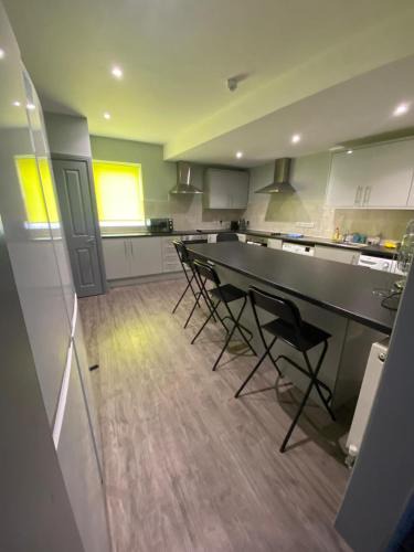 Skegby House | 15 on Hill Crescent, 6 en-suite bedrooms, Sleeps 12