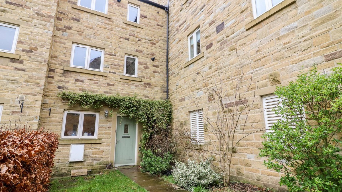 Embsay House | 15 TANNERY LANE, pet friendly, with a garden in Embsay