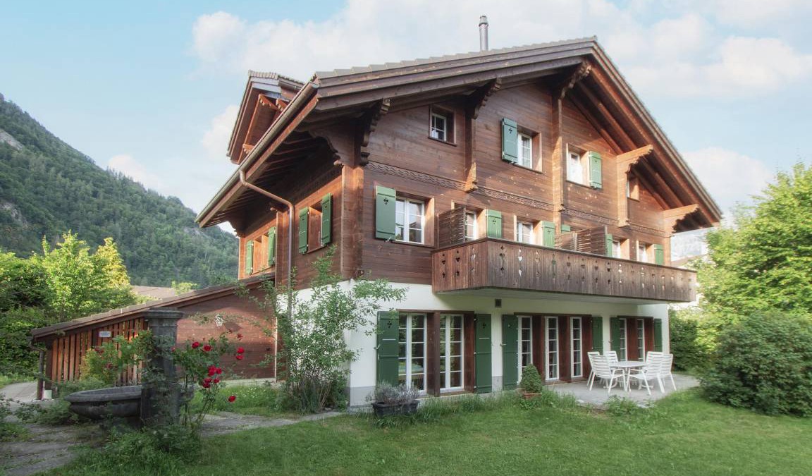 Central Interlaken Apartment | 150 m² Apartment ∙ 4 bedrooms ∙ 11 guests