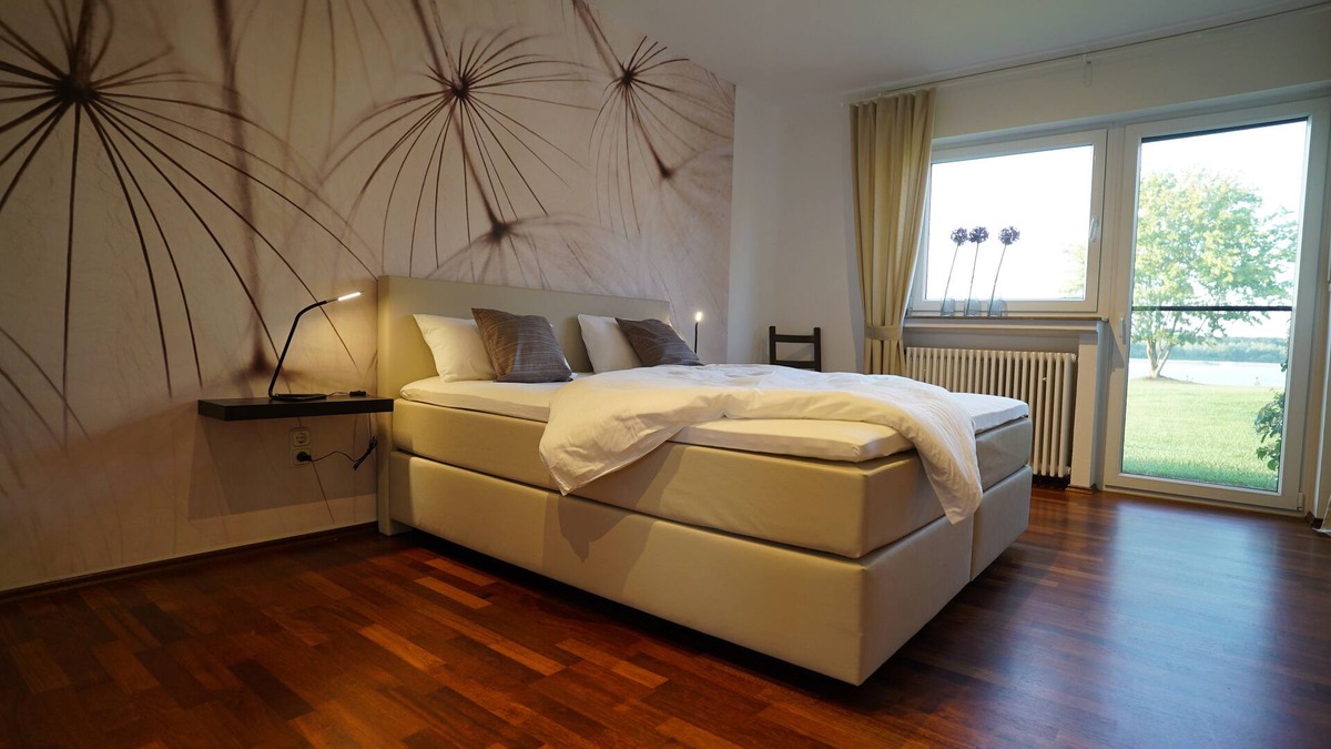Wesel Apartment | 150 m² apartment on Diersfordter Waldsee with sandy beach and water terrace