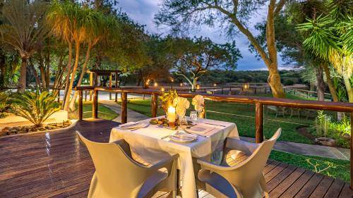 Thorny Bush Game Reserve Cabin | 150 m² Lodge ∙ 3 bedrooms ∙ 127 guests