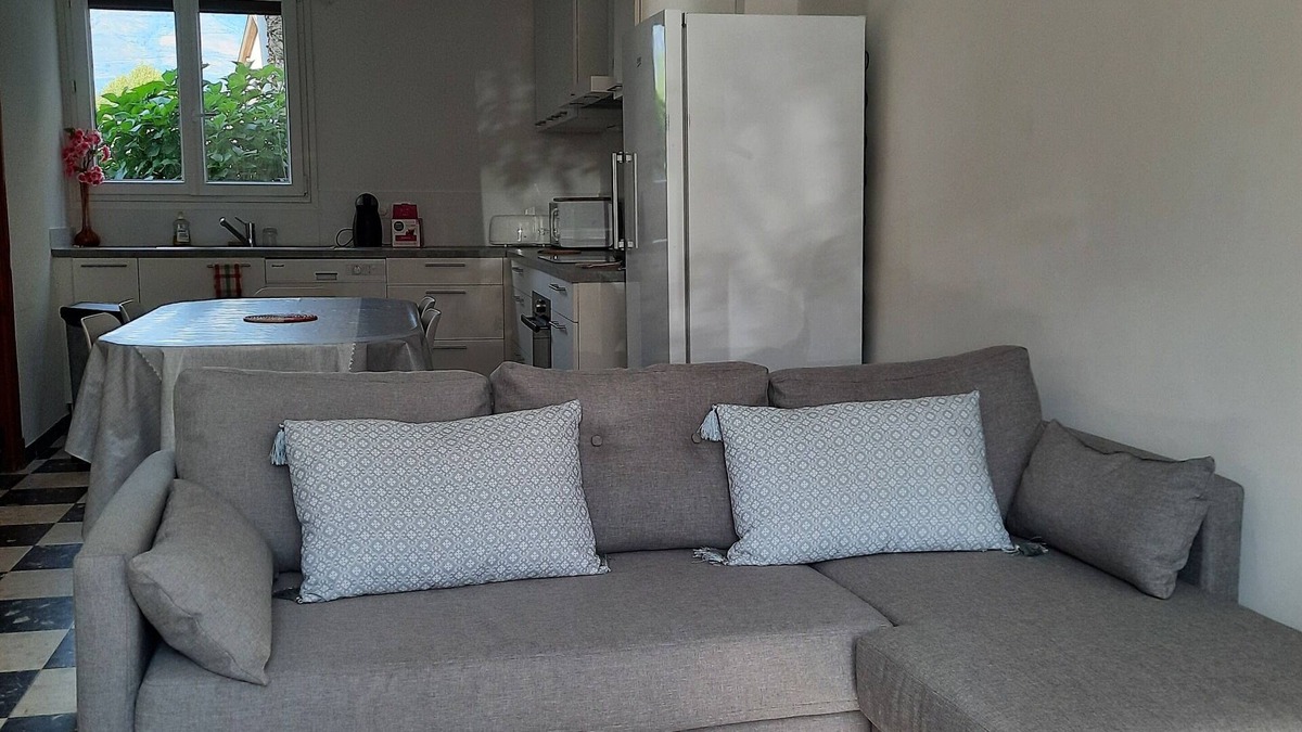 Aston House | 150 m2 village house at the foot of the mountain