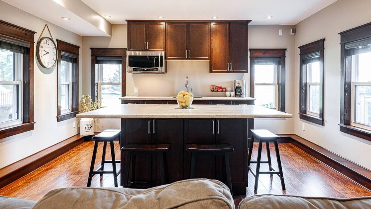 Perth South House | 1500 sf: 2 level, cozy, modern guest suite. private entry. close to amenities