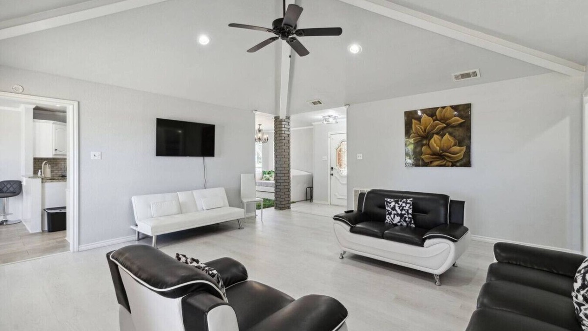 Kemp House | 15275 CR 4052 Kemp TX