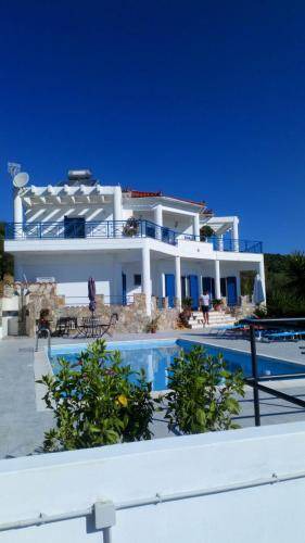 Aipeia Villa | 156 m² Villa ∙ 3 bedrooms ∙ 6 guests
