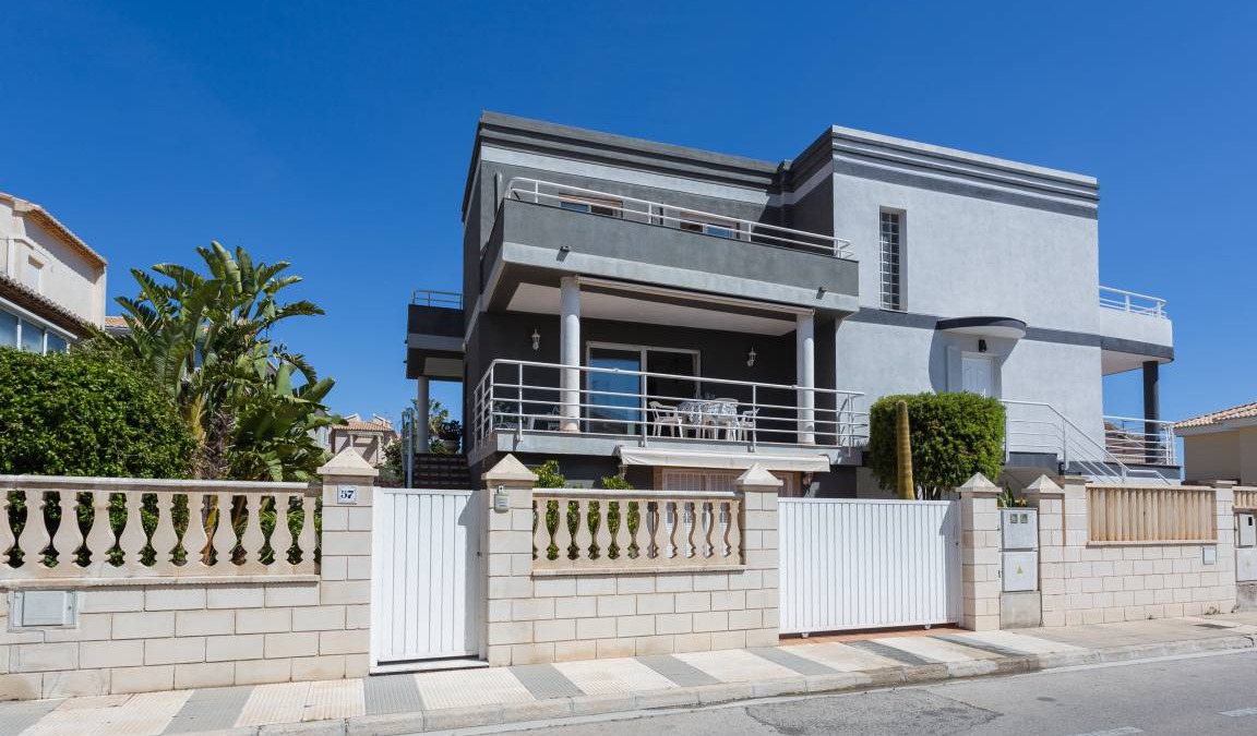 Oliva House | 157 m² House ∙ 3 bedrooms ∙ 6 guests