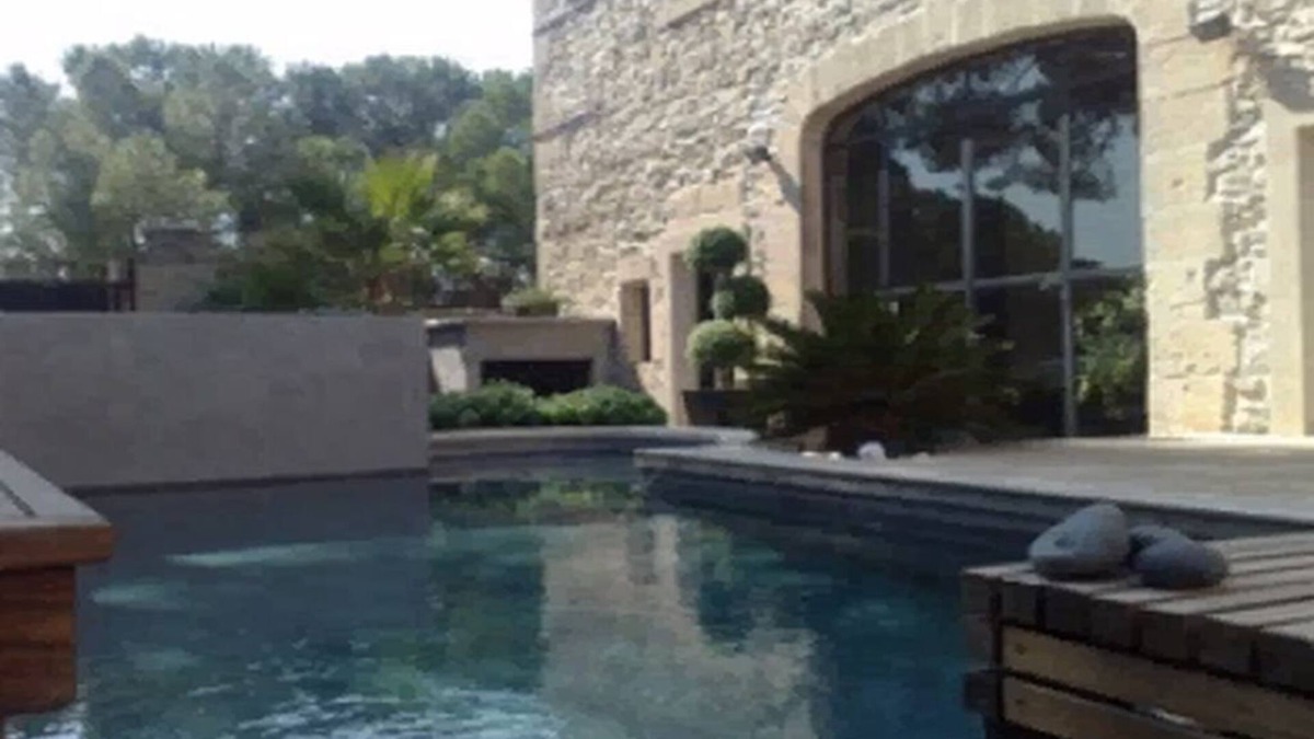 Gallargues-le-Montueux House | 15mm from the beach, picturesque village, former cooperage with swimming pool!