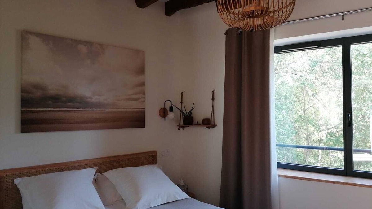 Murs-Erigne Bed & Breakfast | 15mn from Angers center - 28m² cottage - in the heart of nature, pond view.